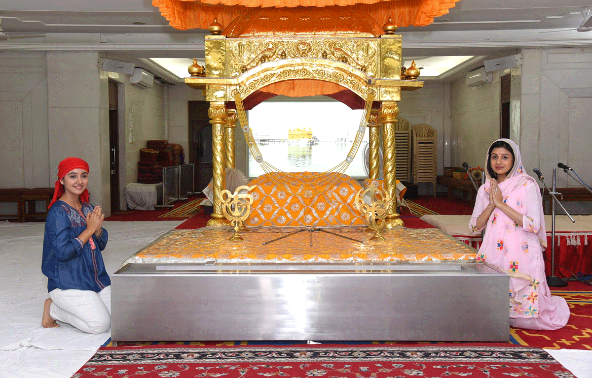 Patiala Babes’ Seek Blessings At A Gurudwara In Mumbai