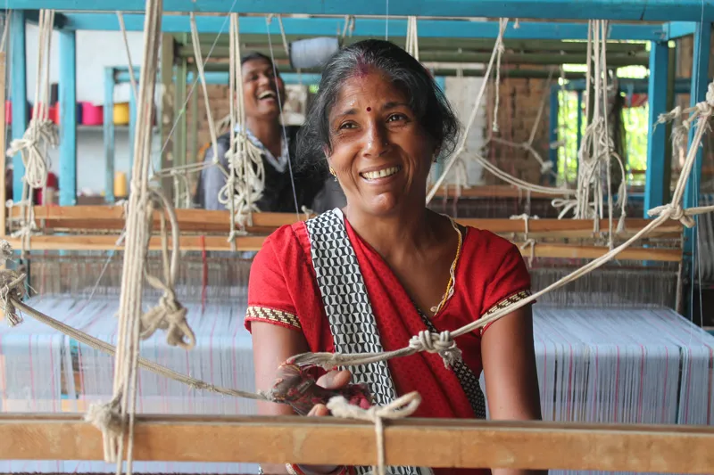 Working-on-the-loom-to-weave-fabric