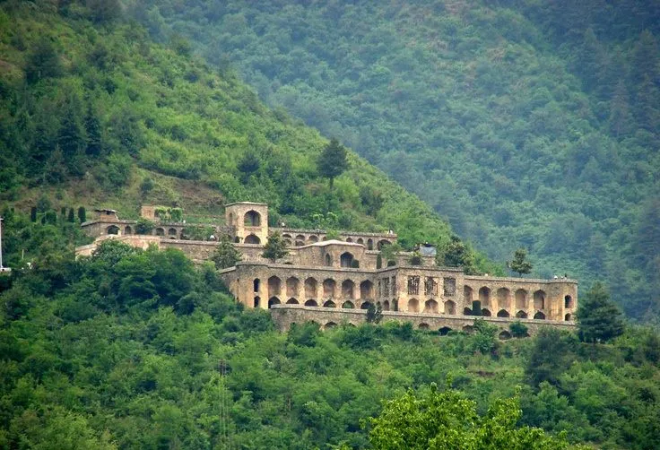 full view of the Pari Mahal