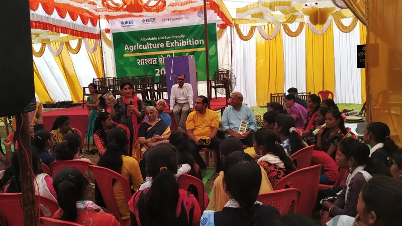 Krishnaa Kantthawala addressing millet-farming communities in Parbhani, Maharashtra. Pic: Smart Elevem