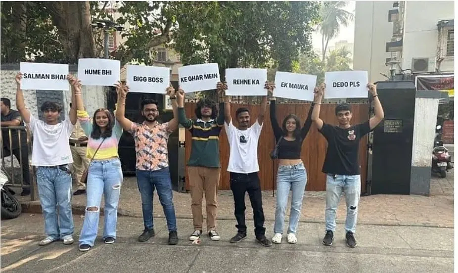 Fans gather outside Salman Khan's residence  