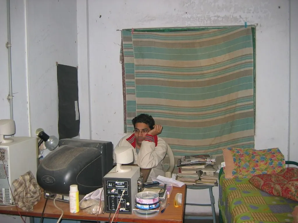 Working on editing his first video in the IIT Kharagpur hostel, 2005.<br />
  