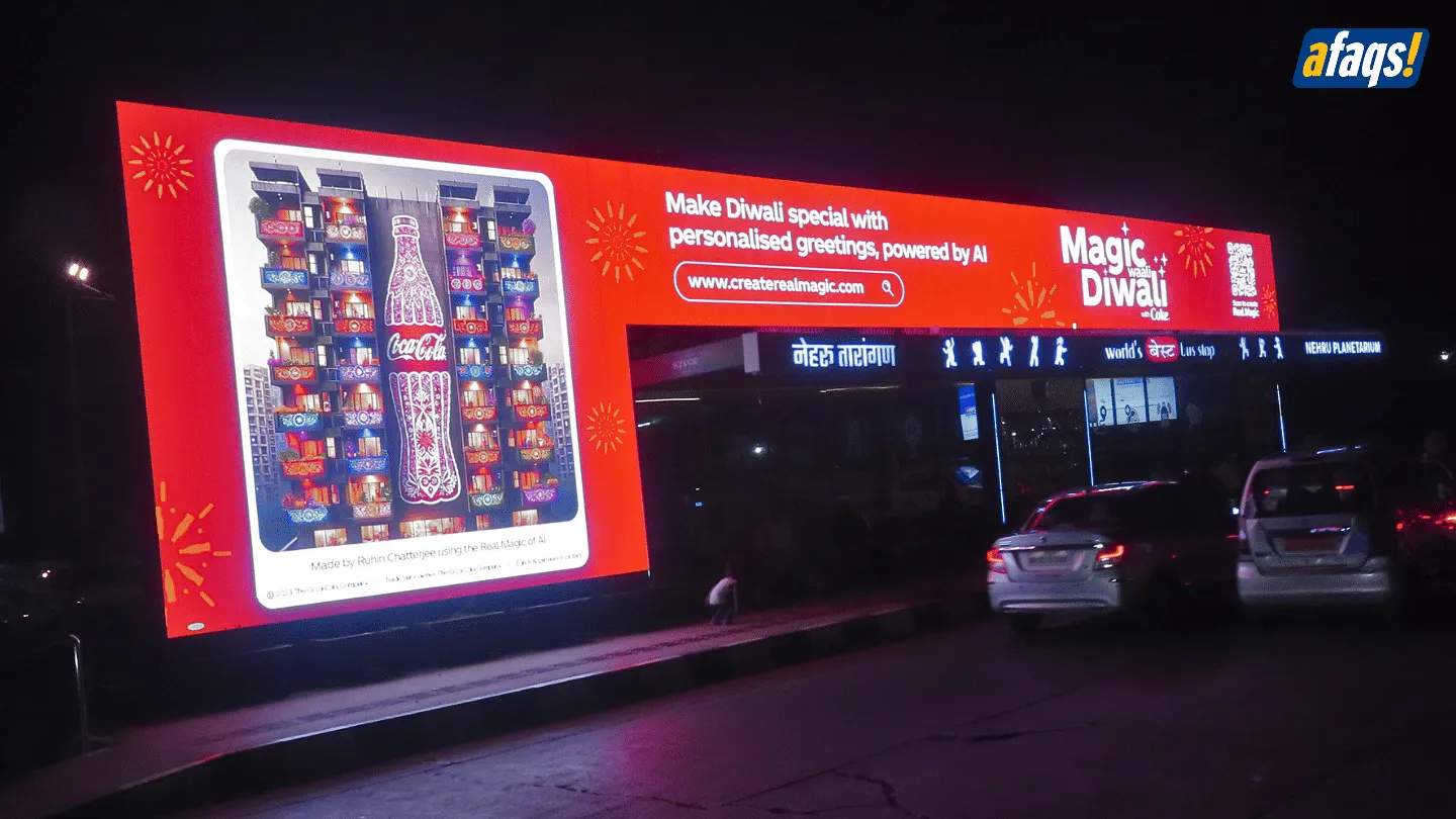 DOOH at Haji Ali Digital Bus Shelter, Mumbai  