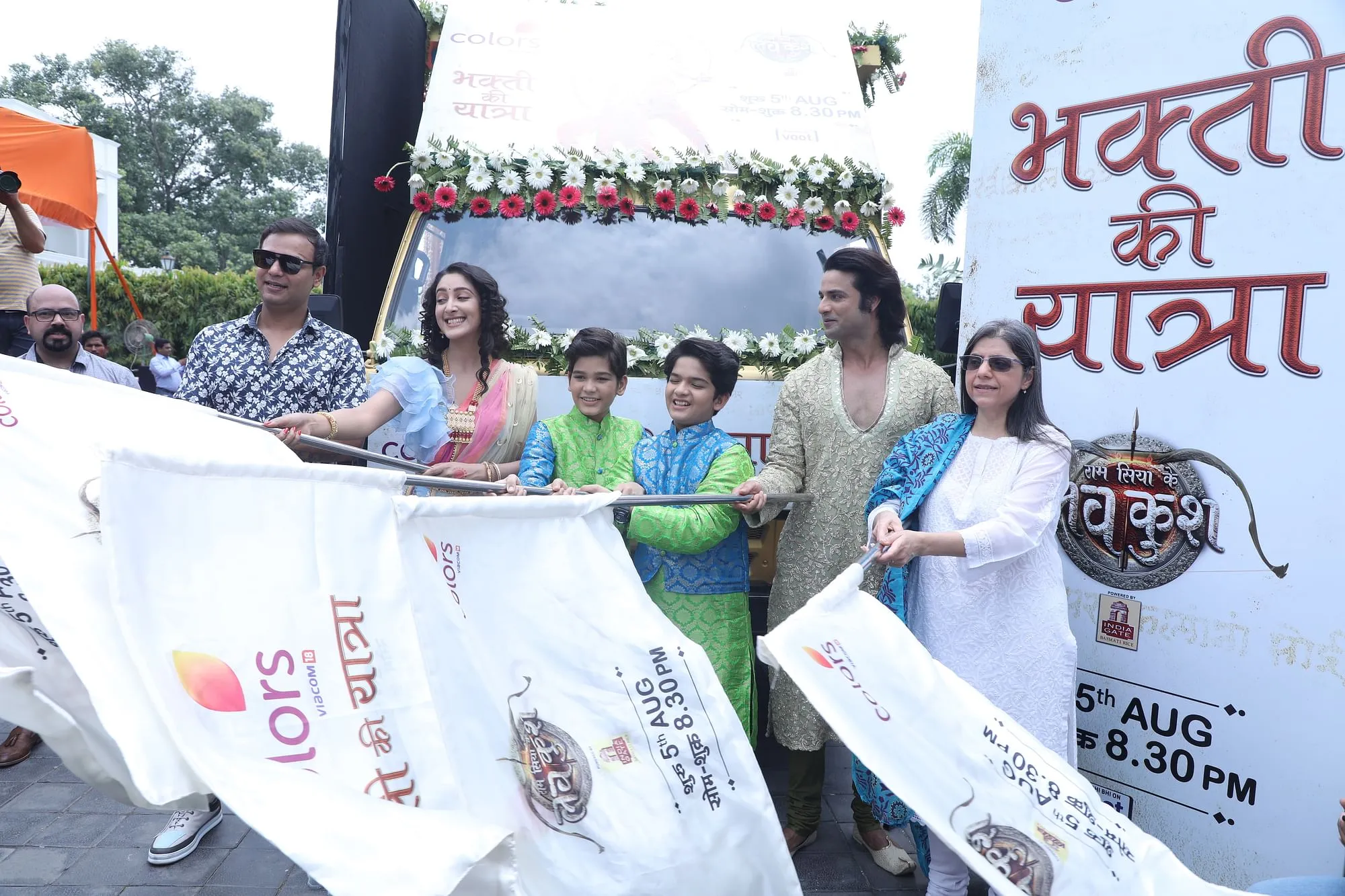 Siddharth Kumar Tewary, Shivya Pathania,Harshit Kabra, Krish Chauhan, Himanshu Soni and Nina Elavia Jaipuria flagging off COLORS' Bhakti Ki Yatra in Lucknow  