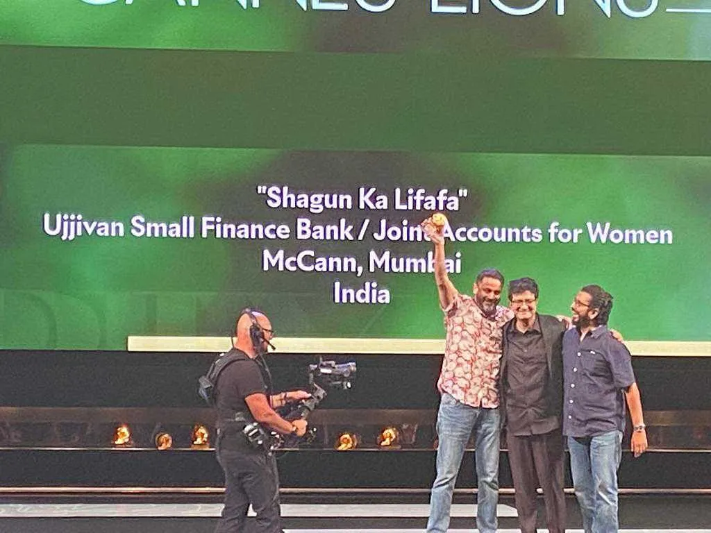 Sambit Mohanty, Prasoon Joshi, Ashish Chakravarty (L-R)  