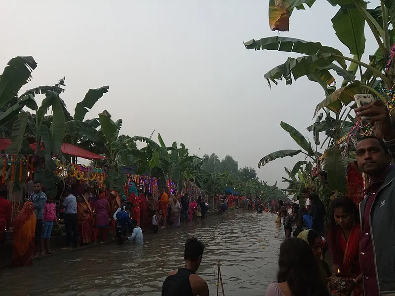 800px-Chhat_Puja_at_Inaruwa_06