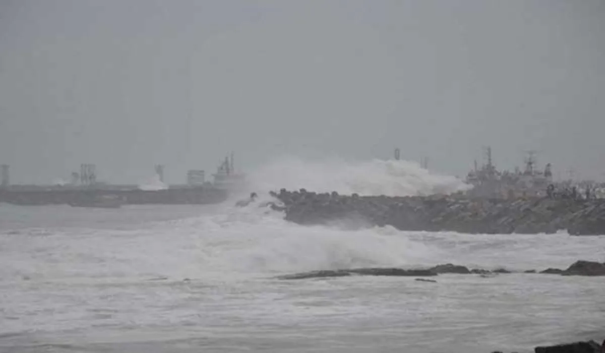 12-cyclone-phailin3.jpg