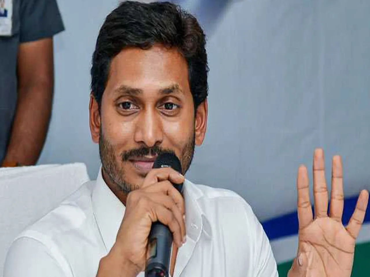 ys jagan mohan reddyq2.jpg