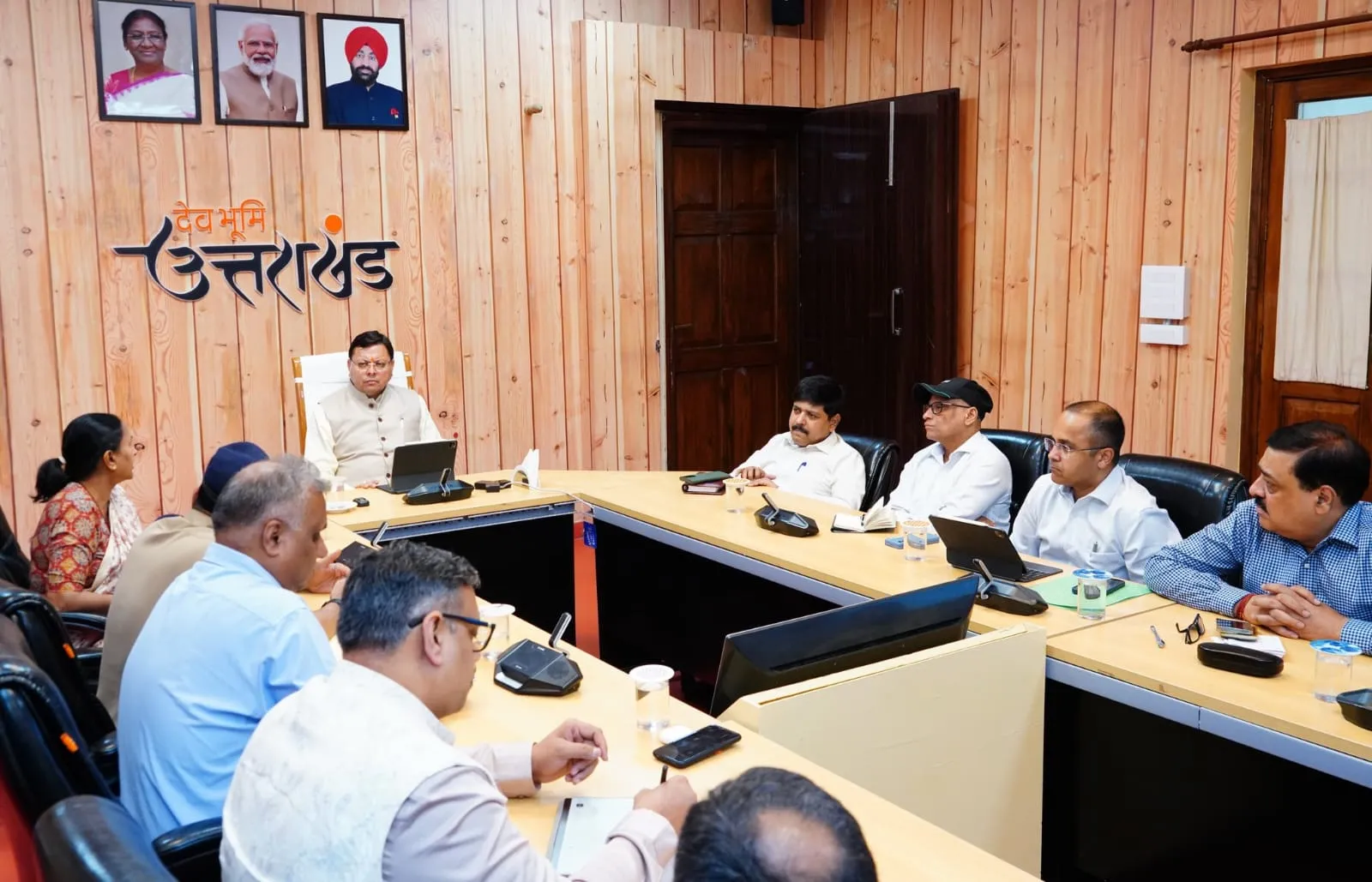 Uttarakhand cm meeting.jpg