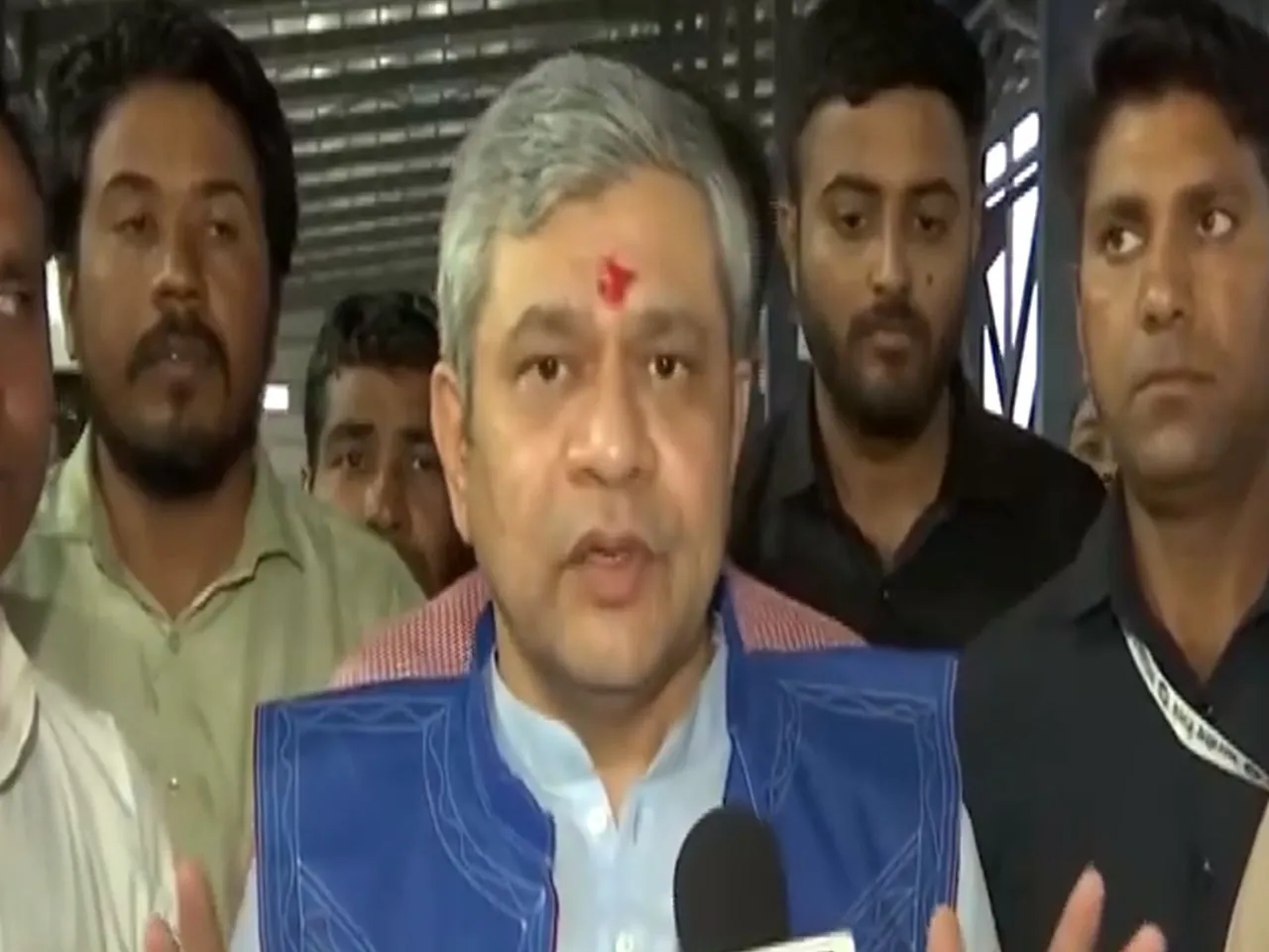 ashwini vaishnabi.jpg