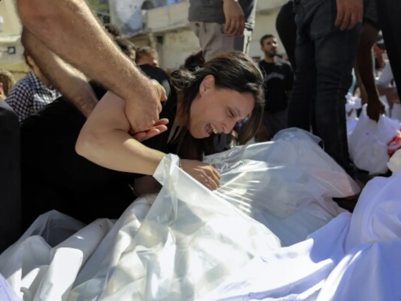 gaza body recover.jpg