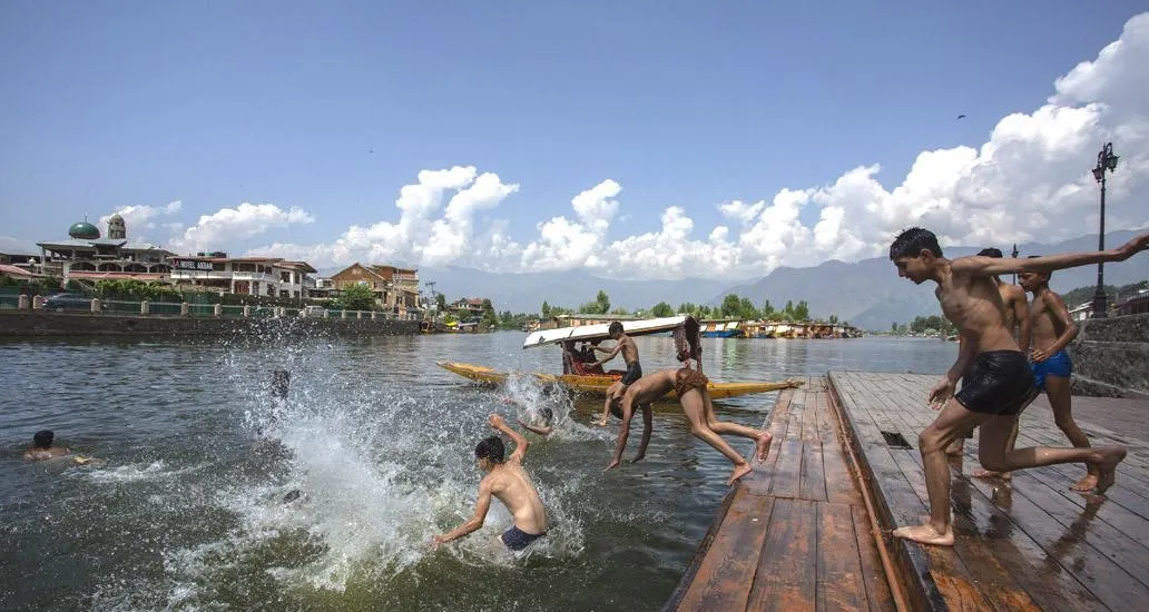 Summer-Kashmir-Heat-Swimming-Dal-Lake.jpg