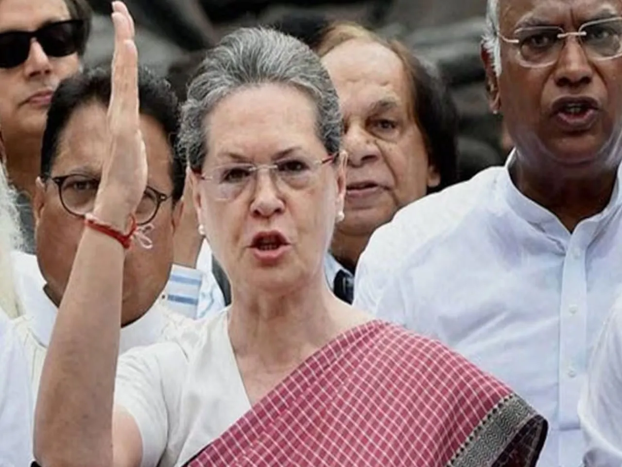 sonia gandhi w1.jpg