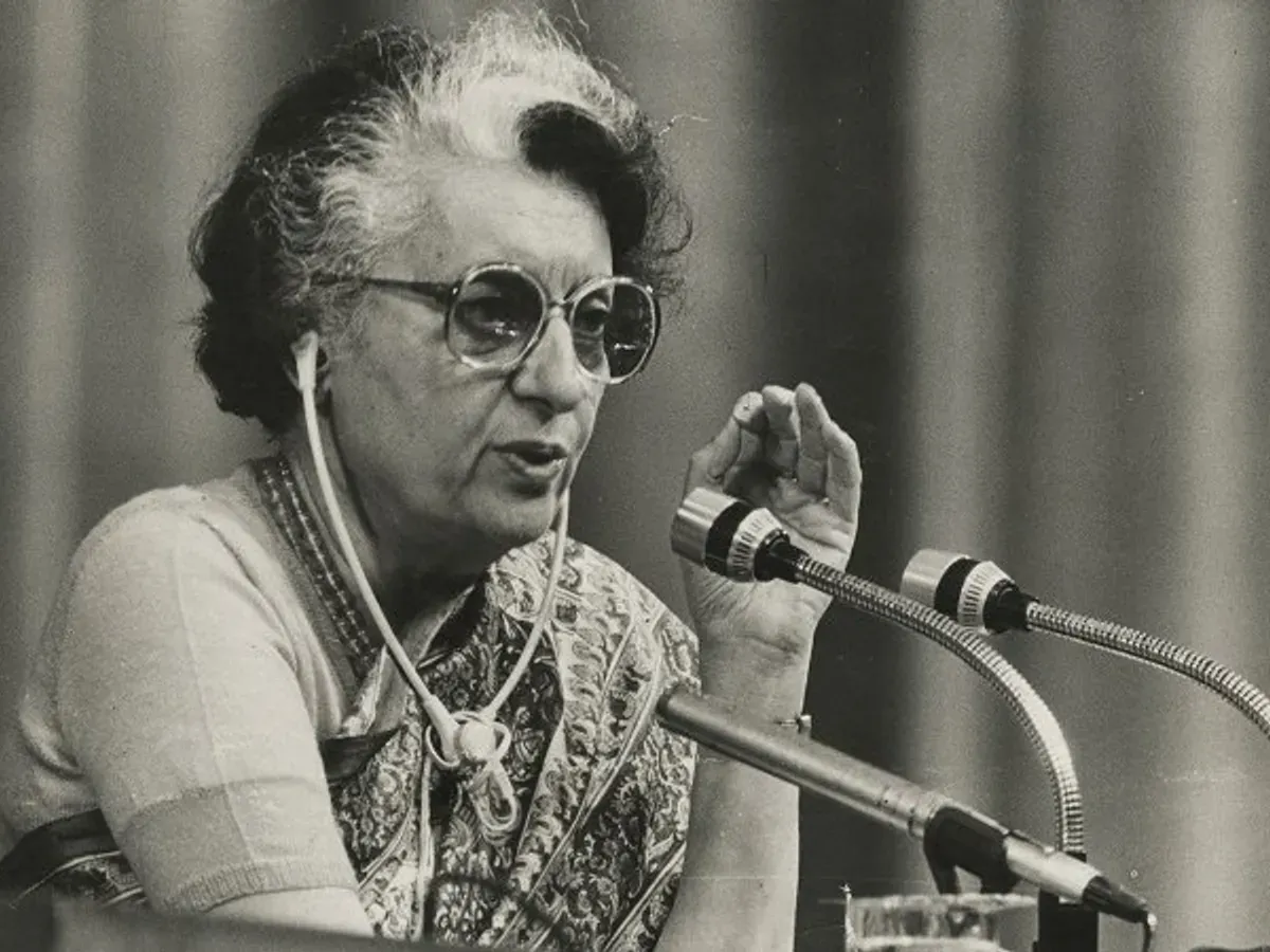 1560343425-Indira_ji