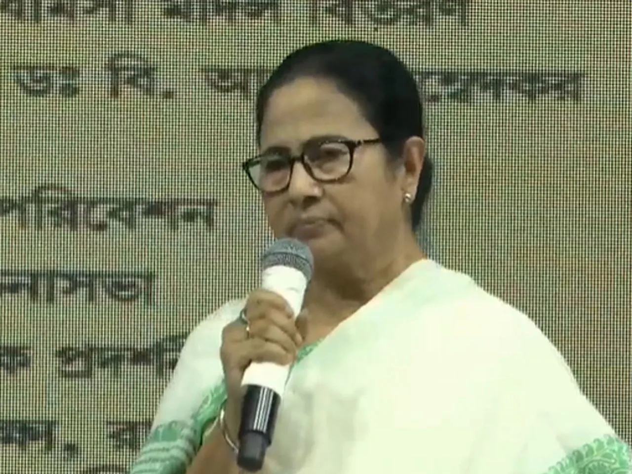 mamata banerjee jhar.jpg