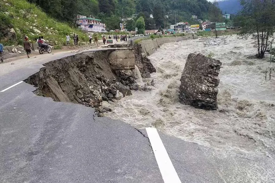 Himachal Pradesh Rain | Heavy rain causes landslide in Himachal Pradesh  dgtl - Anandabazar