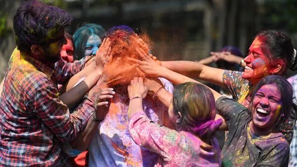 Holi 2024: Will the festival of colors be celebrated on March 24 or 25?  Know date, timings, rituals, and more | Mint