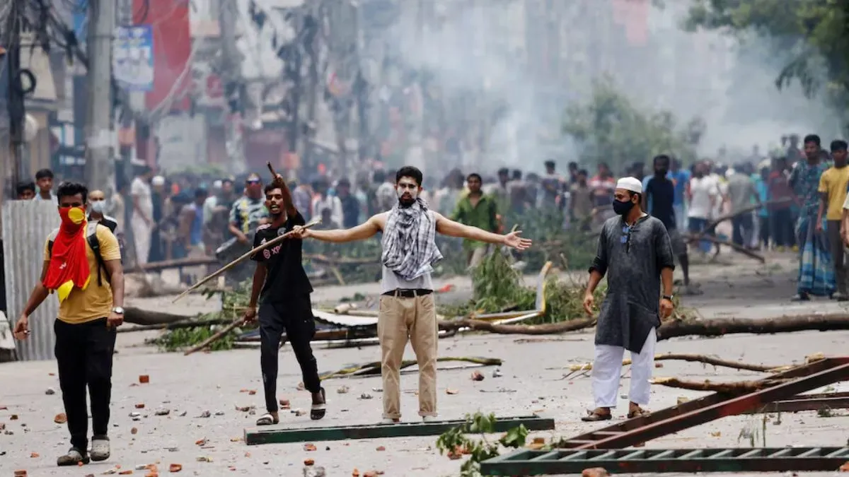 Protestors on the road during anti-quota stir in Bangladesh (Image: Reuters)