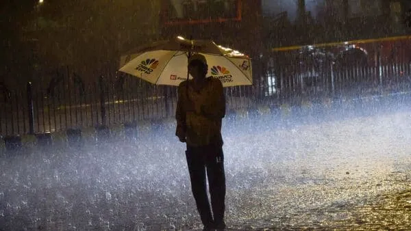 Heavy rainfall, thunderstorm, lightning likely in these areas till 5 April.  Full forecast here | Mint