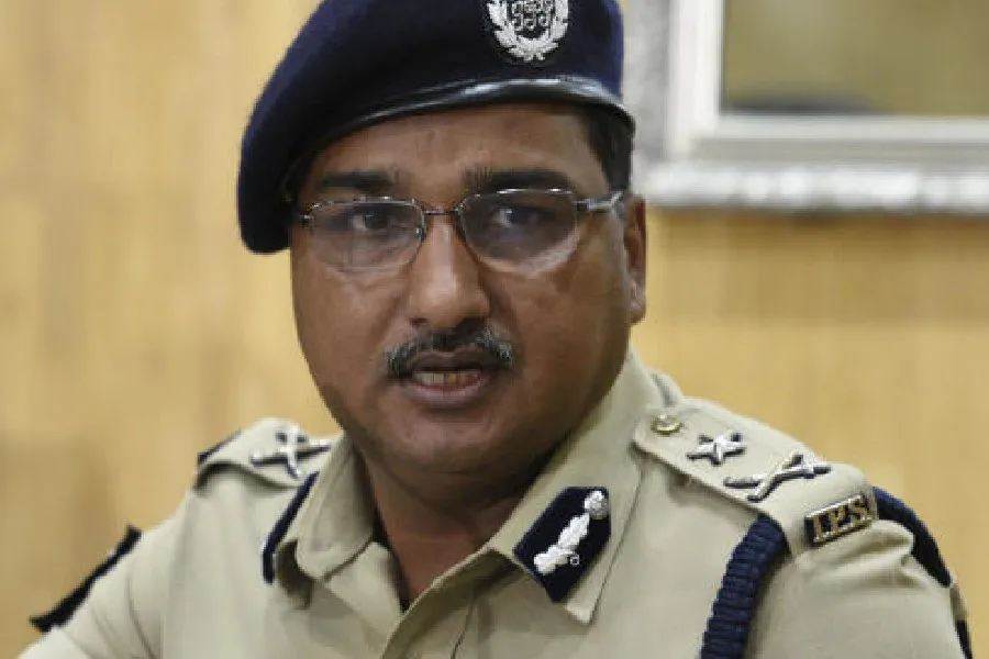 National Voluntary Force | Commissioner of Kolkata Police, Vineet Goyal, to  all units: Behave properly with public - Telegraph India