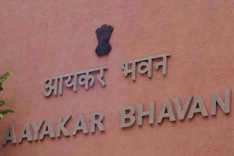 Income Tax department | Not puja committee, contractor is under watch said  Income Tax department - Anandabazar