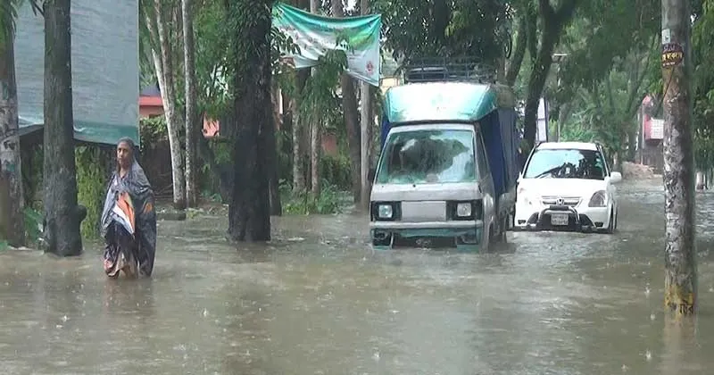 নতুন এলাকা প্লাবিত, প্রায় ৩ লক্ষ মানুষ পানি বন্দি