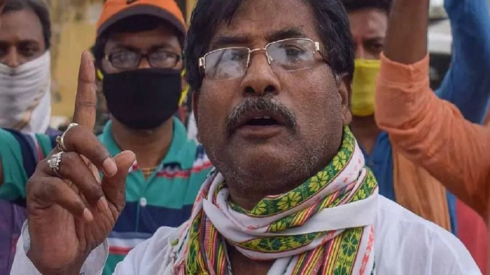 Bjp Mp Jagannath Sarkar Attacked At His Car In West Bengal Returning From  The Kashmir Files Show - Amar Ujala Hindi News Live - बंगाल:भाजपा सांसद की  गाड़ी पर 'बम' से हमला, '