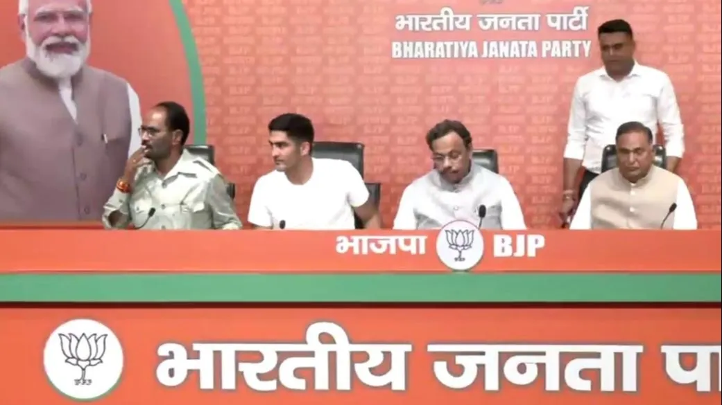 Setback to Congress: Boxer Bijender Singh joins BJP ahead of LS polls -  BusinessToday