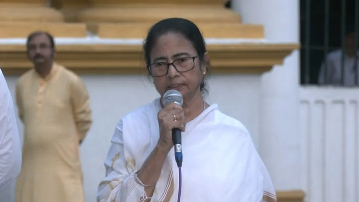 Mamata Banerjee on Kolkata RG Kar hospital vandalism: Saw flags of Left,  BJP - India Today