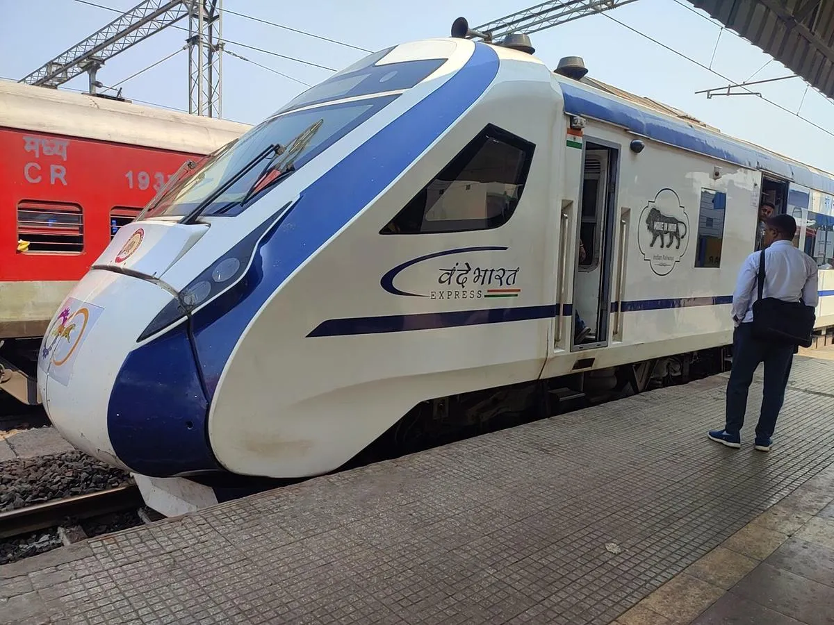 22895/Howrah - Puri Vande Bharat Express - Howrah to Puri SER/South Eastern  Zone - Railway Enquiry