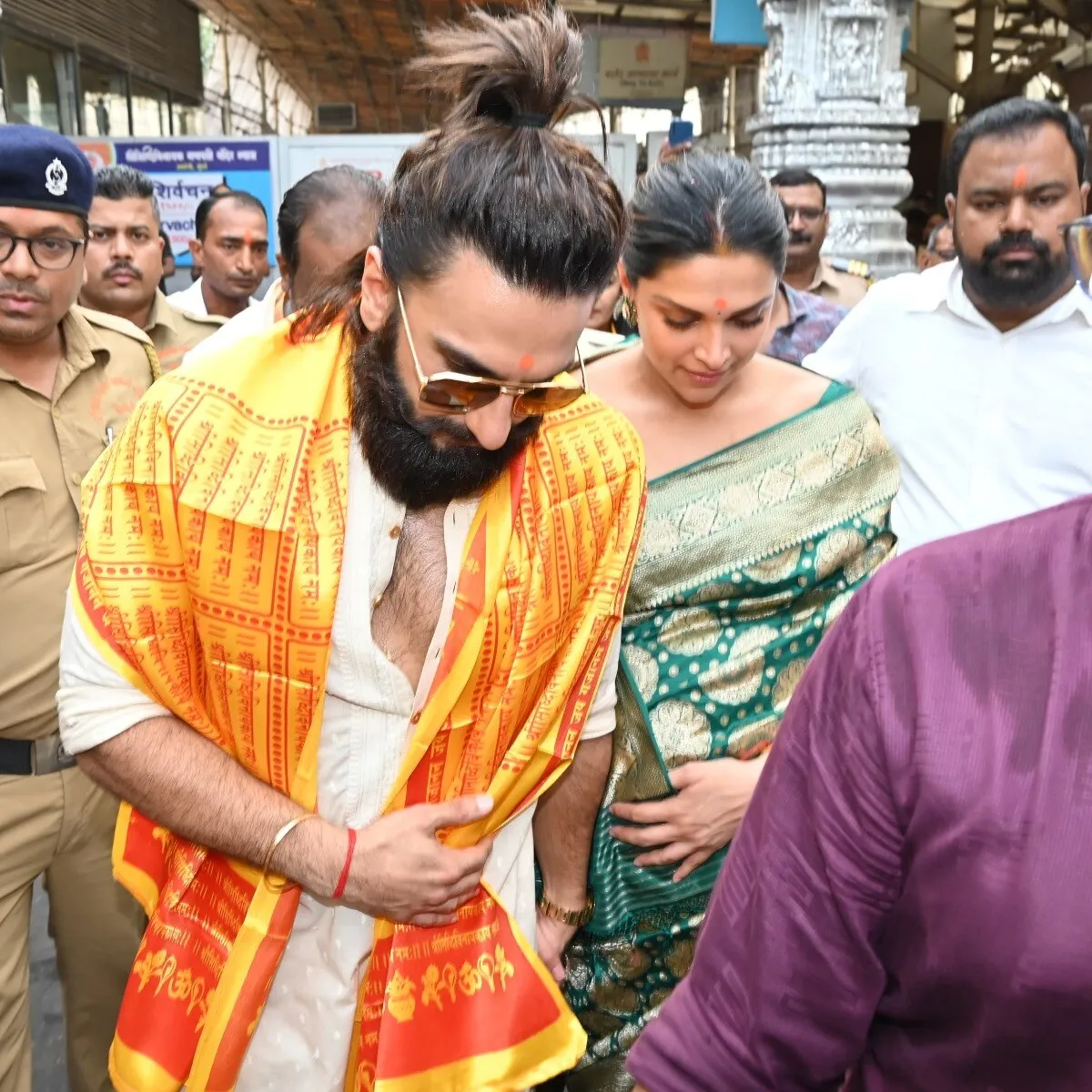 Mother-to-be Deepika Padukone, Ranveer Singh visit Siddhivinayak Temple -  India Today