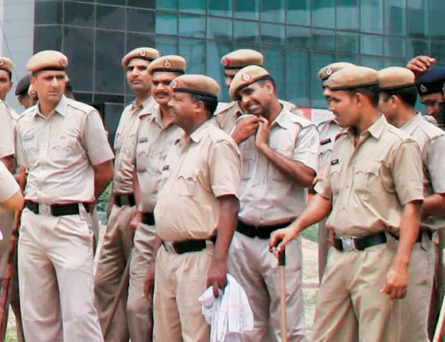 Cons Pose As Cops, Cheat Foreigners Of $5k, Booked Gurgaon, 56% OFF