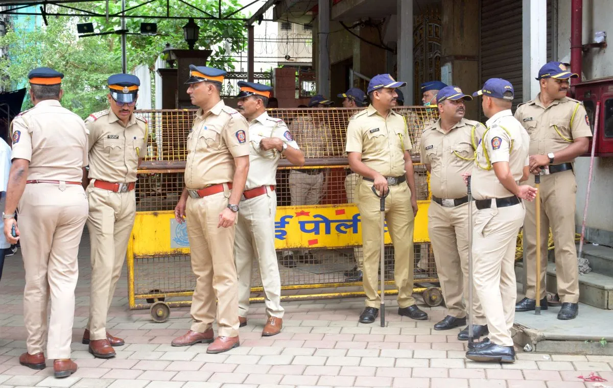 Maha political crisis: Sec 144 in Mumbai, police on high alert - Rediff.com