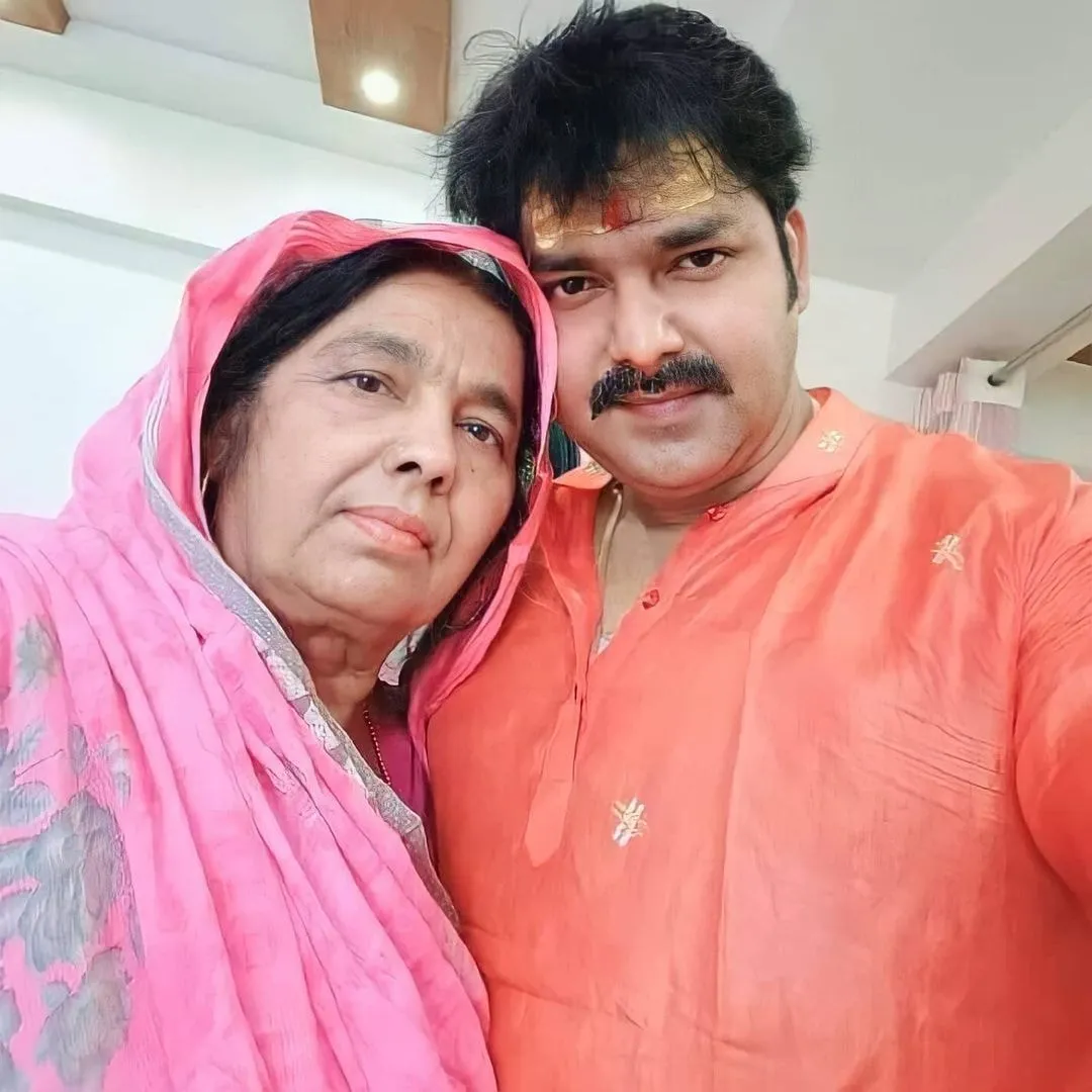 Pawan Singh mother swooned after watching her son film yodha know the whole  matter | Pawan Singh Injured: बेटे पवन सिंह को दर्द में तड़पता देख उनकी मां  हो गई थीं बेहोश,