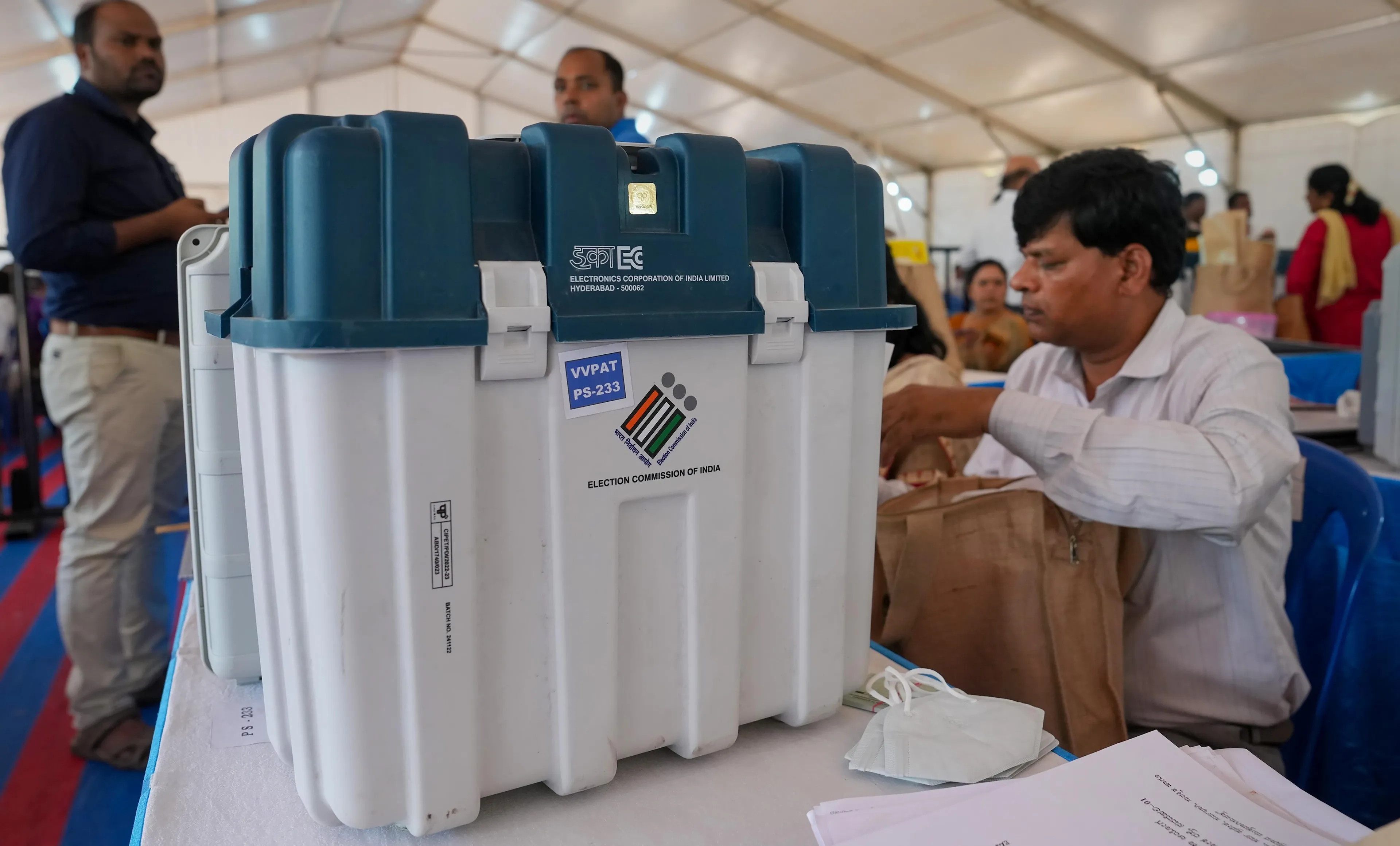 Supreme Court rejects all pleas seeking 100% EVM-VVPAT verification | LS  Polls 2024 | India News - Business Standard