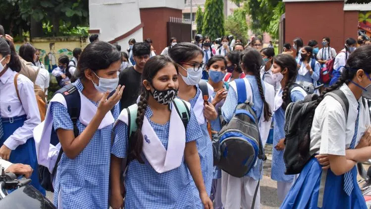 সামনের মাসেই মাধ্যমিকের রেজাল্ট, জানুন সম্ভাব্য দিন - Madhyamik Exam Result  2023 date Result of Madhyamik in the next month west bengal rjk - Aaj Tak  Bangla