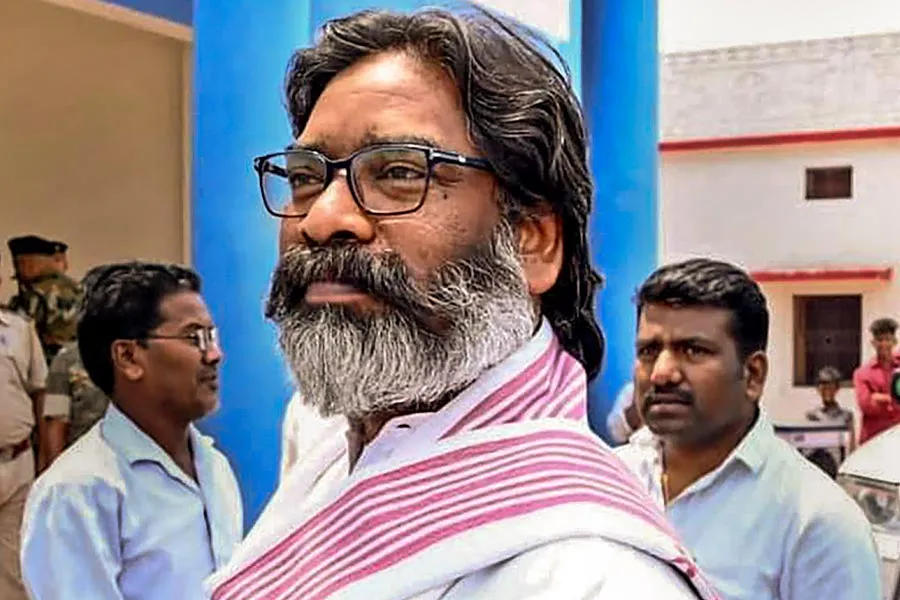 Hemant Soren | Governor poser for Hemant's return, Champai Soren likely to  continue as chief minister till Jharkhand Assembly polls - Telegraph India