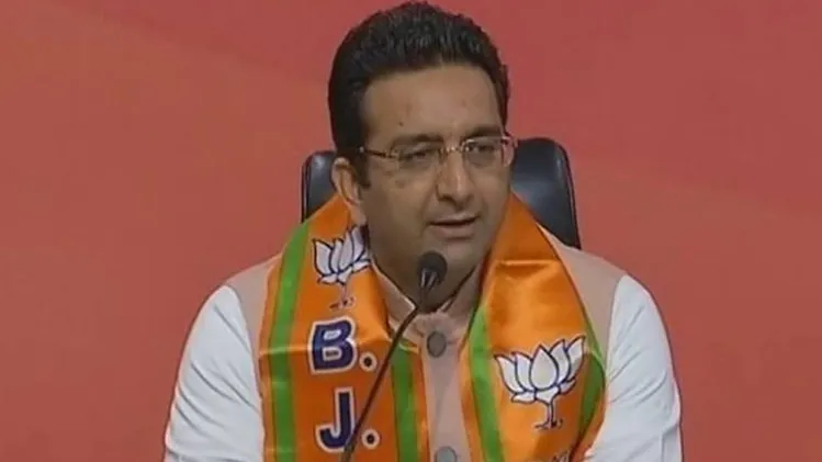 BJP में शामिल हुए गौरव भाटिया, चुनाव से पहले छोड़ी थी सपा - former sp  leader gaurav bhatia joins bjp - AajTak