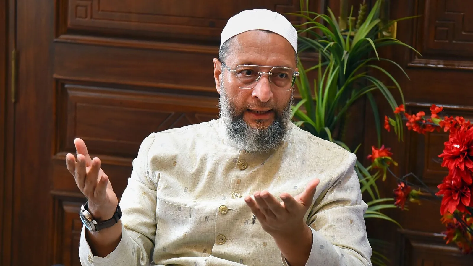 Chhota Recharge of RSS: AIMIM Chief Asaduddin Owaisi criticises AAP... 'How  are you different from the BJP?' | Mint