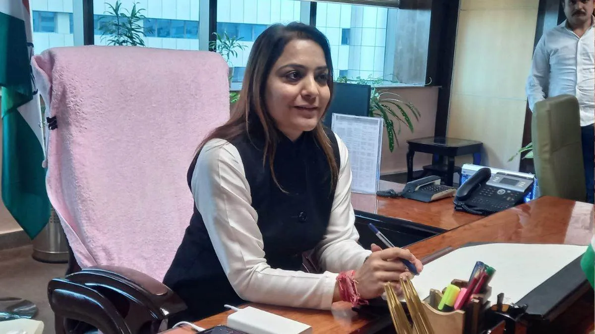 Delhi Mayor Shelly Oberoi: लंबी लड़ाई के बाद शैली को 38 दिन के लिए मिली  कुर्सी, चुनौतियां पहाड़ जैसी - AAP Shelly Oberoi will face these challenges  after becoming MCD mayor