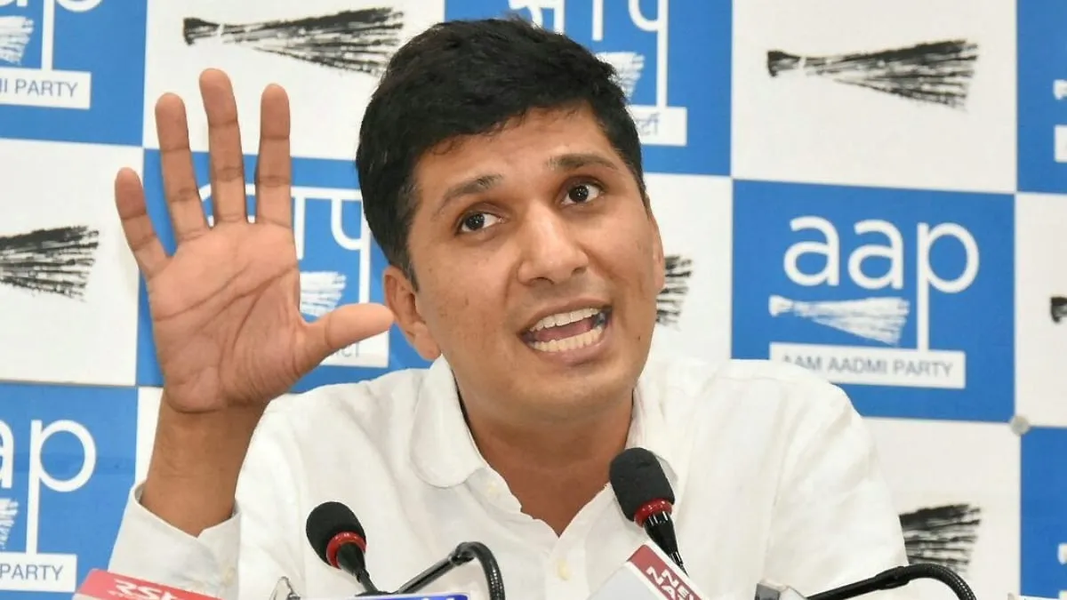 AAP Minister Saurabh Bhardwaj Insulted Me in His Chamber, Says Services  Secy Removed by AAP Govt - News18