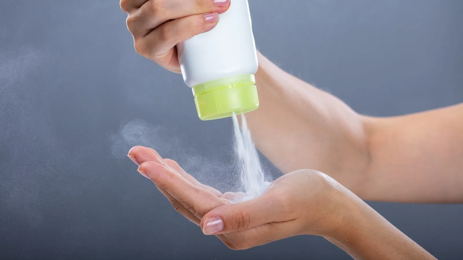 6 ways your talcum powder is harmful for your skin | HealthShots