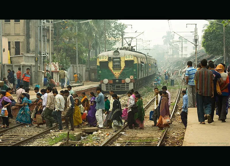 The time between LIFE AND DEATH | Shot @ Dhakuria Railway St… | Flickr