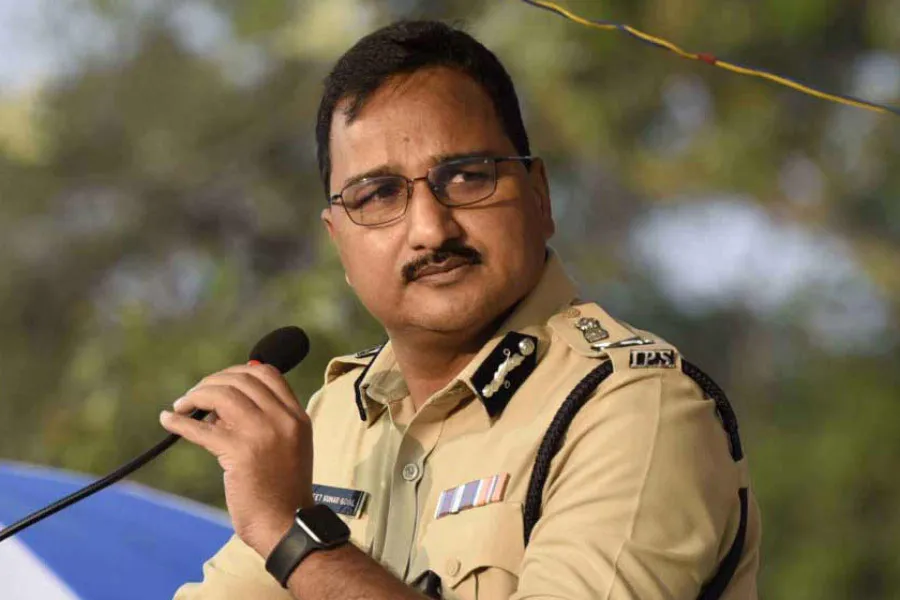 Vineet Goyal | Kolkata Police Commissioner Vineet Goyal appeared before the  National Commission for Scheduled Castes in Delhi - Anandabazar