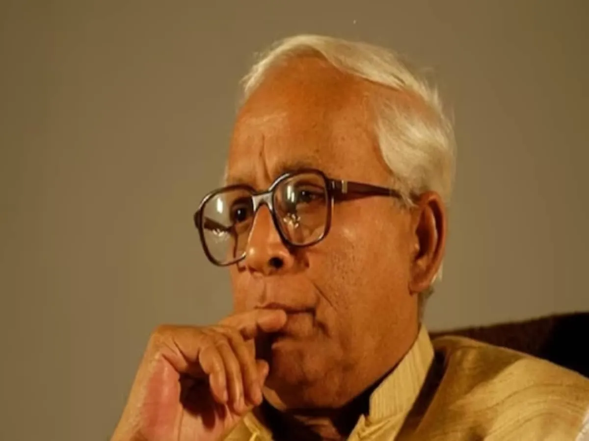 Former Bengal Chief Minister Buddhadeb Bhattacharjee Passes Away, PM Modi  Expresses Condolences - News18