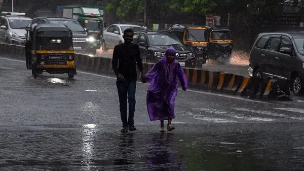 Maharashtra Rains: IMD issues orange alert for these 6 districts; check  forecast for Mumbai, Thane | Today News