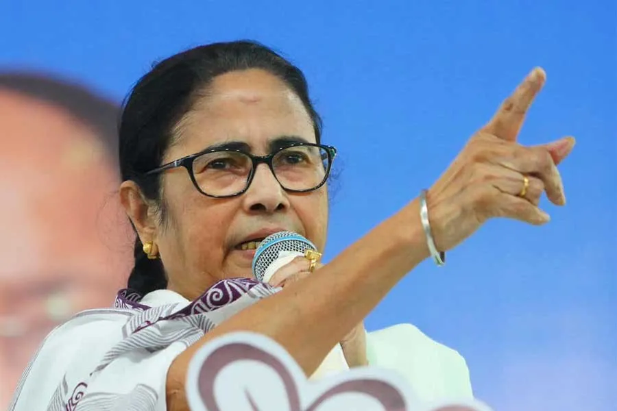 Mamata Banerjee | Mamata Banerjee campaigns from Karandighi, Raiganj dgtld  - Anandabazar