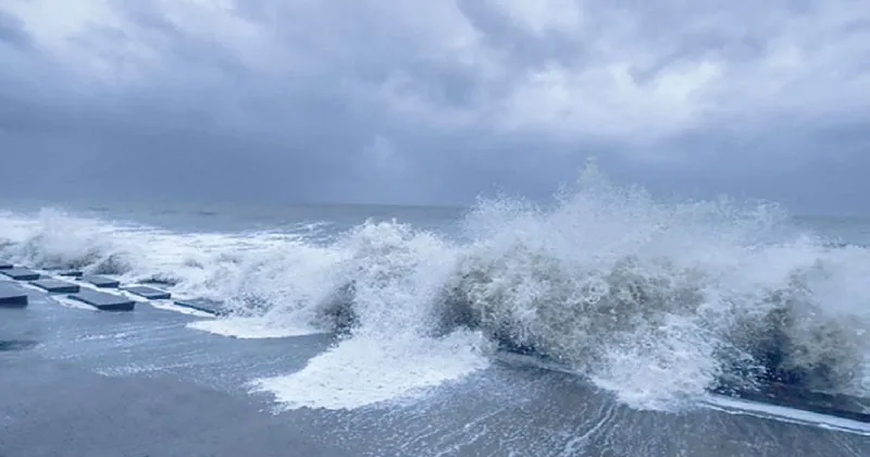 সাগরে লঘুচাপ ঘনীভূত হলে ঘূর্ণিঝড় 'রেমাল'