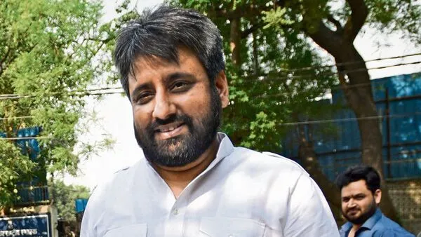 AAP MLA Amanatullah Khan detained by ED officials at his residence | Today  News