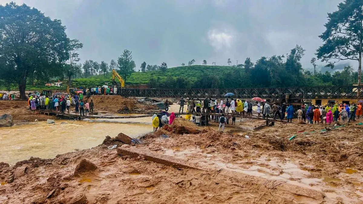 Wayanad Landslide : ধস বিধ্বস্ত ওয়েনাডে আটকে বাংলার ২৪২ জন, যাচ্ছেন TMC-র  ২ সাংসদ - Wayanad landslide 242 migrant workers of Bengal trapped in Wayanad  state government is eager to bring it